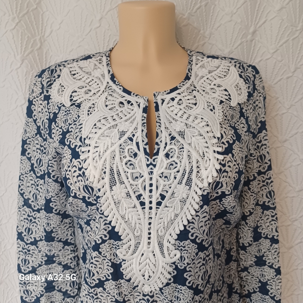 Talbots women  Size XS Blue and White Embroidered 3/4 Sleeve Blouse. 100% Cotton - Picture 4 of 11